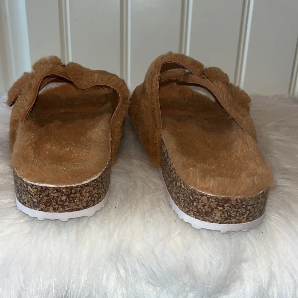 OLIVIA Miller Womens Stephy Furry Casual Slide Sandals teddy bear Tan size 9